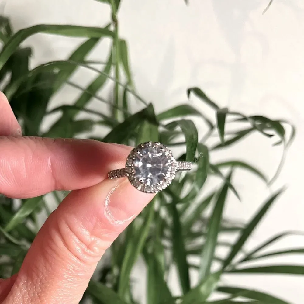 The Sphere 925 and cubic zirconia gorgeous engagement ring